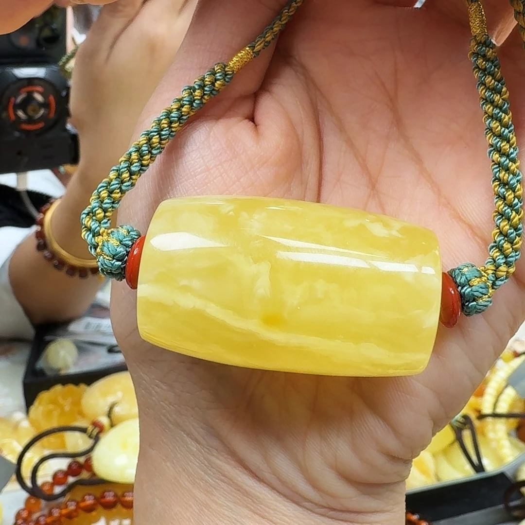 琥珀裸石未镶嵌……