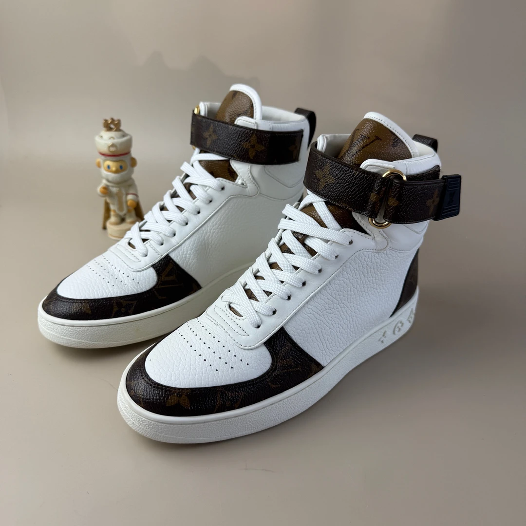 99新 LouisVuitton/路易威登 白棕老花高帮系带休闲36码 YLP3351