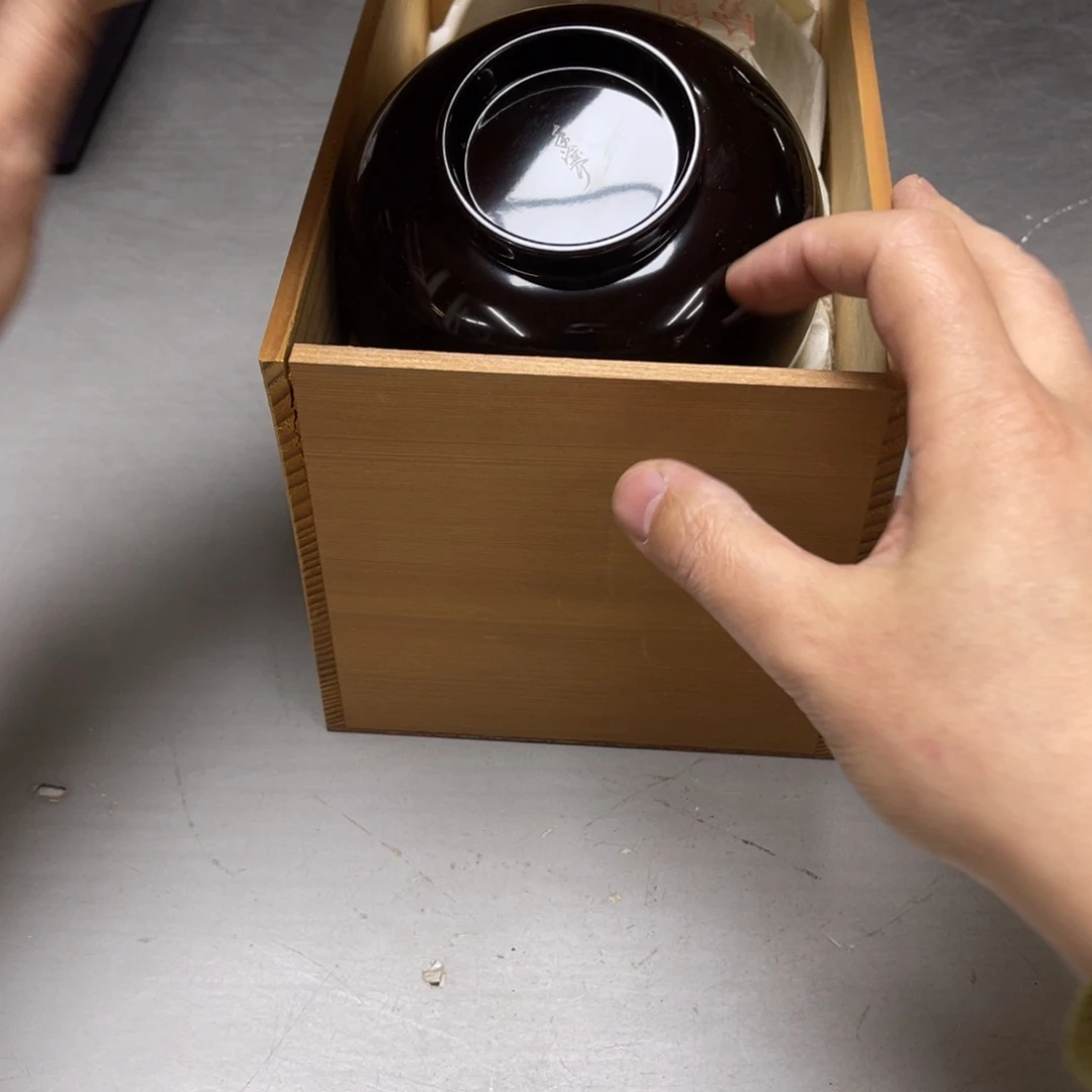 瓷片?密密麻麻地排列着一个大