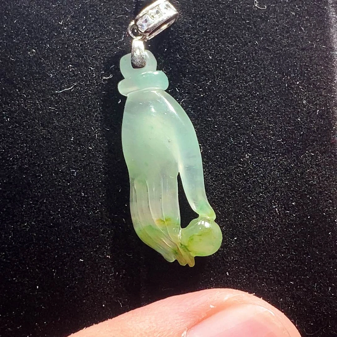 颈饰未镶嵌石英质玉