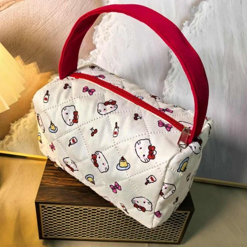 原创化妆包女新款便携大容量少女心卡通圆点化妆品收纳包洗漱包LW