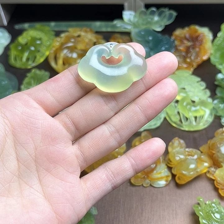 蛇纹石玉颈饰未镶嵌芬*