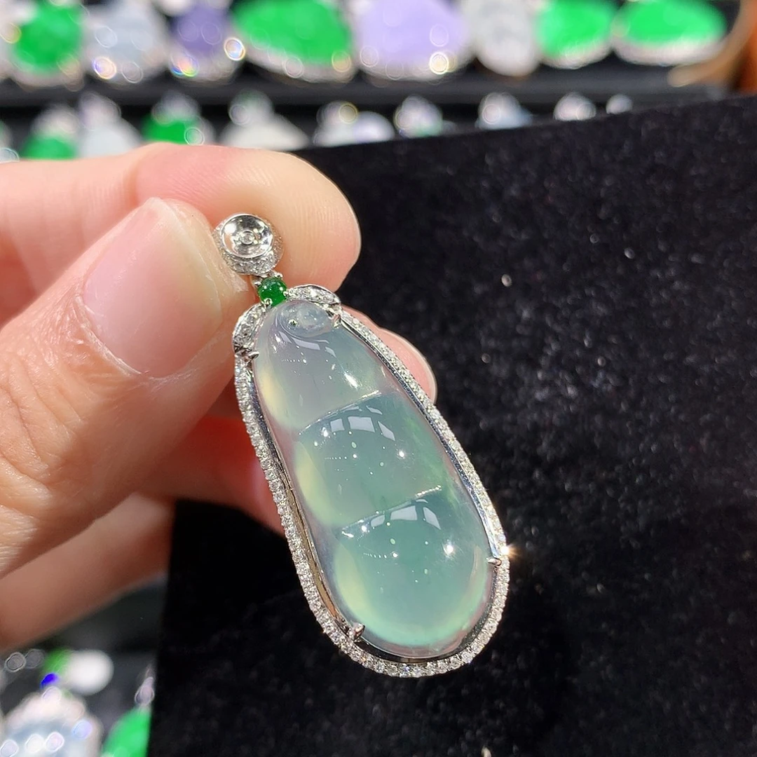 翡翠18K金镶嵌颈饰