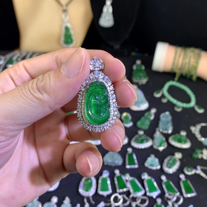 颈饰银S925镶嵌翡翠