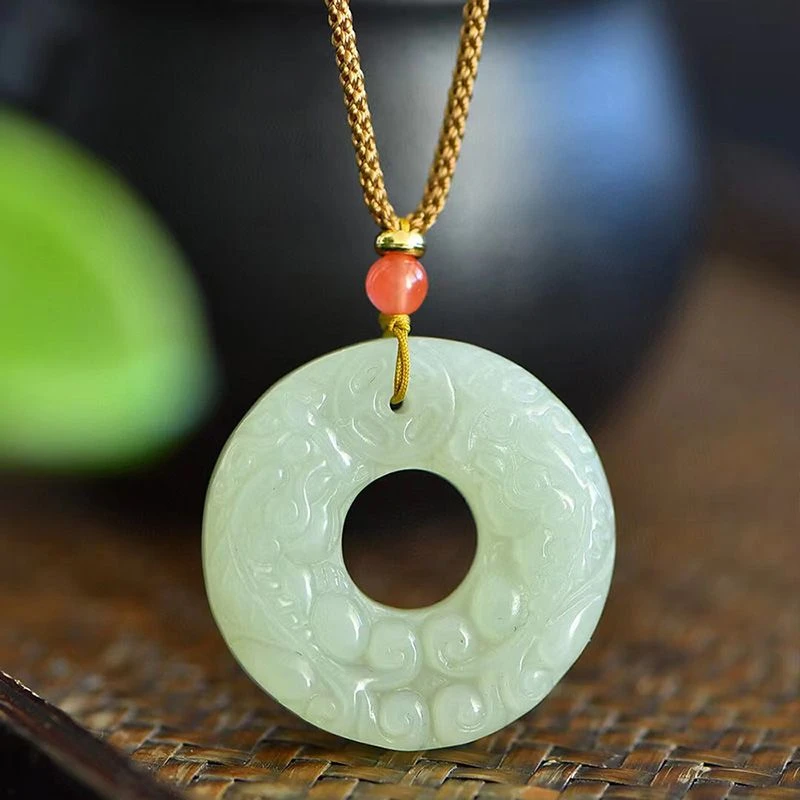 天然新疆蜂蜜水圆貔貅平安扣玉扣脂白润细腻吊坠项链青白貔貅挂件