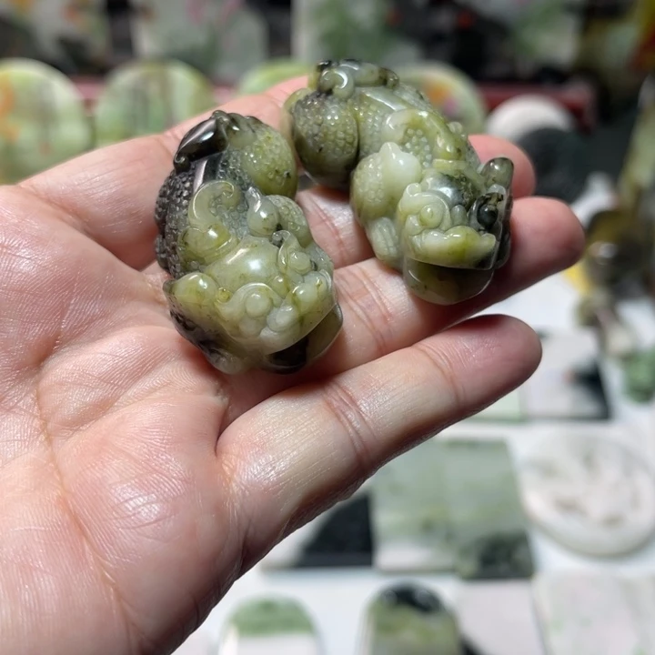 独山玉未镶嵌颈饰