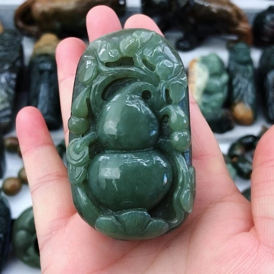 未镶嵌岫岩老玉（透闪石质玉）把件