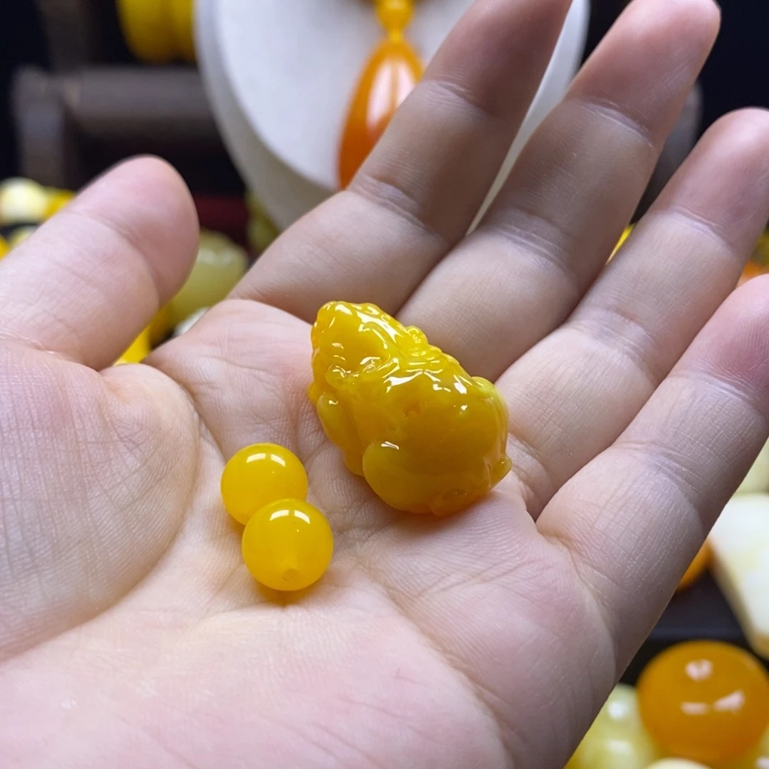 枫****非金属两颗10鸡油黄单珠加手串貔貅