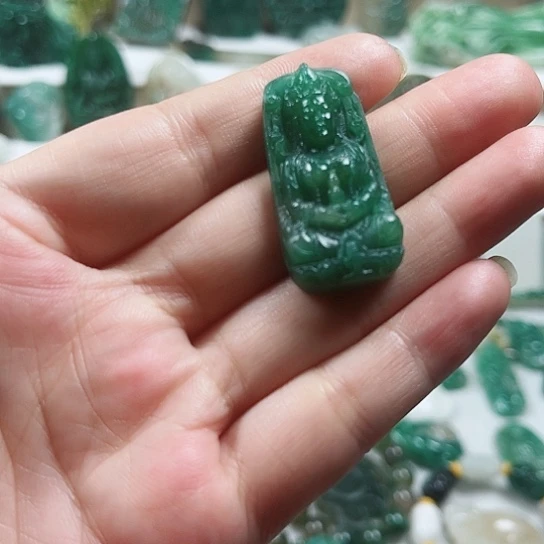 独山玉未镶嵌吊坠