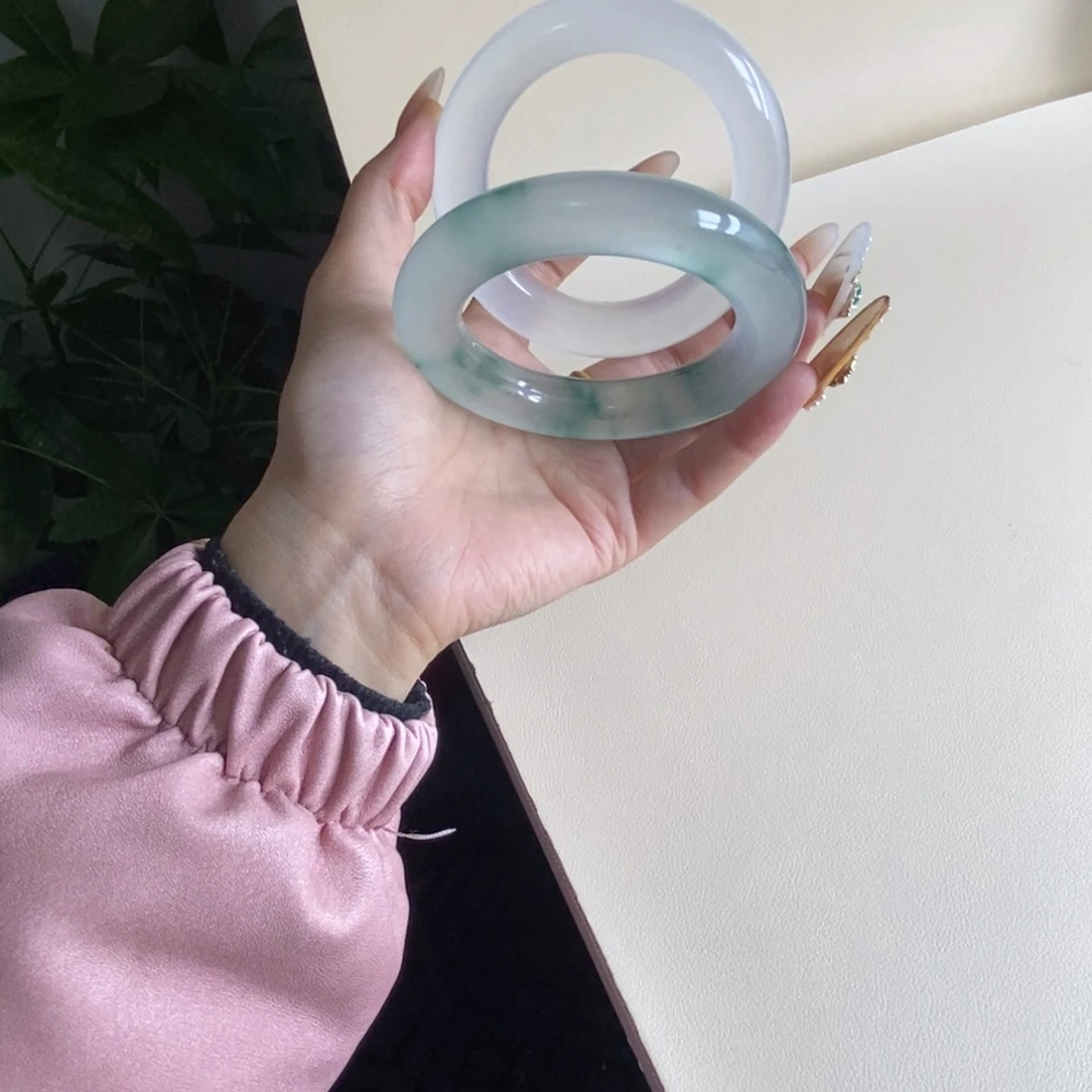 顺***发玉时尚飘花手镯61顺利