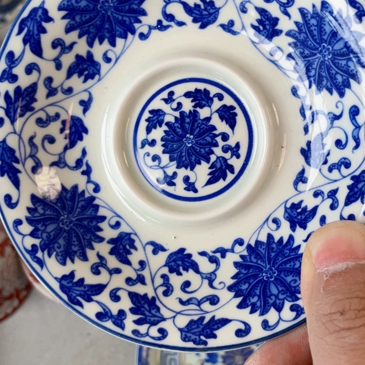 瓷片青花缠枝莲小盘子