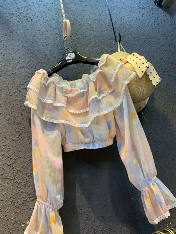 甜美荷叶边一字肩上衣