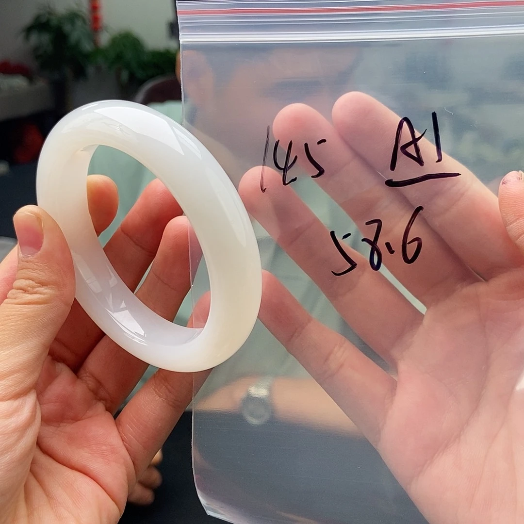 和田玉手镯未镶嵌颜色多样性发拍一发一