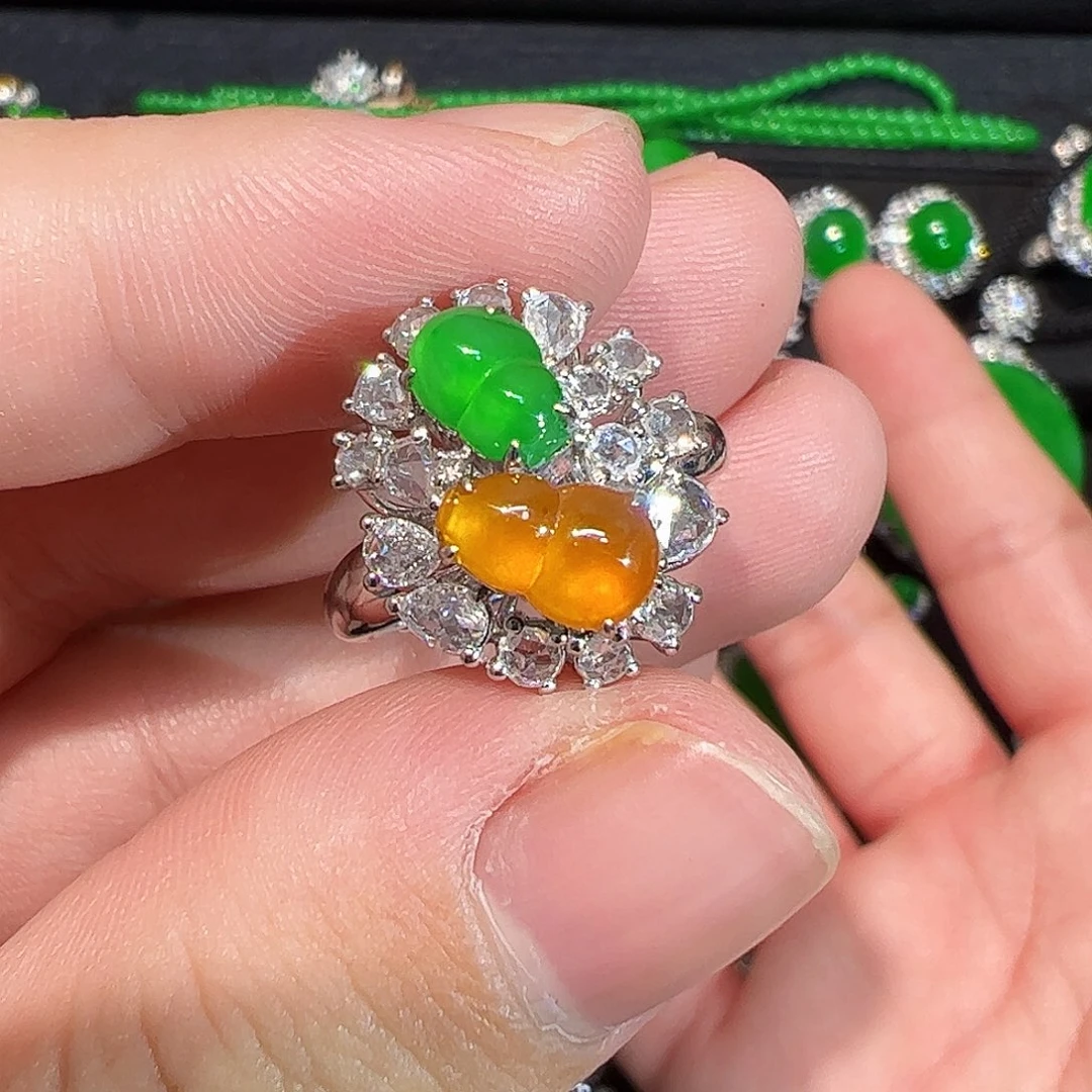 翡翠18K金镶嵌戒指葫芦