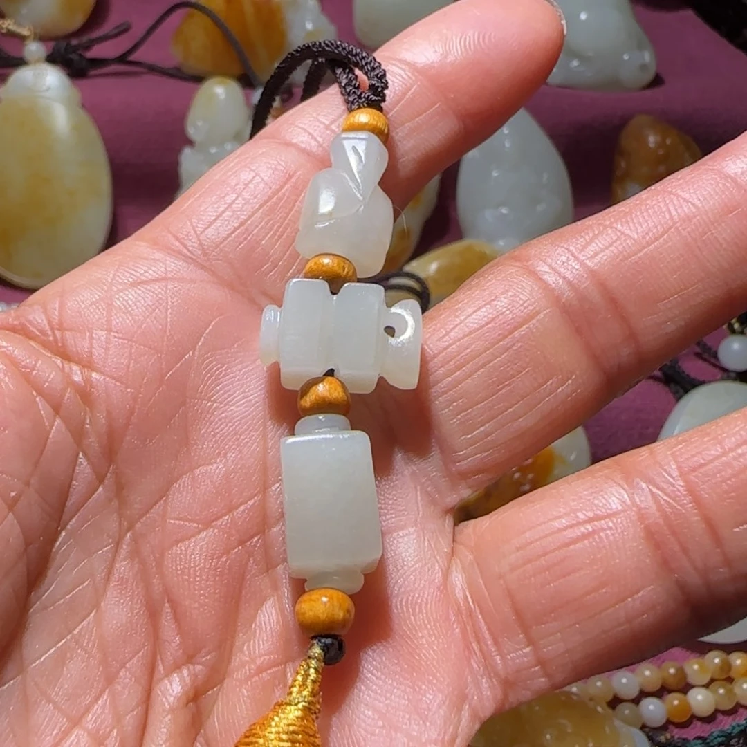 和田玉颈饰未镶嵌