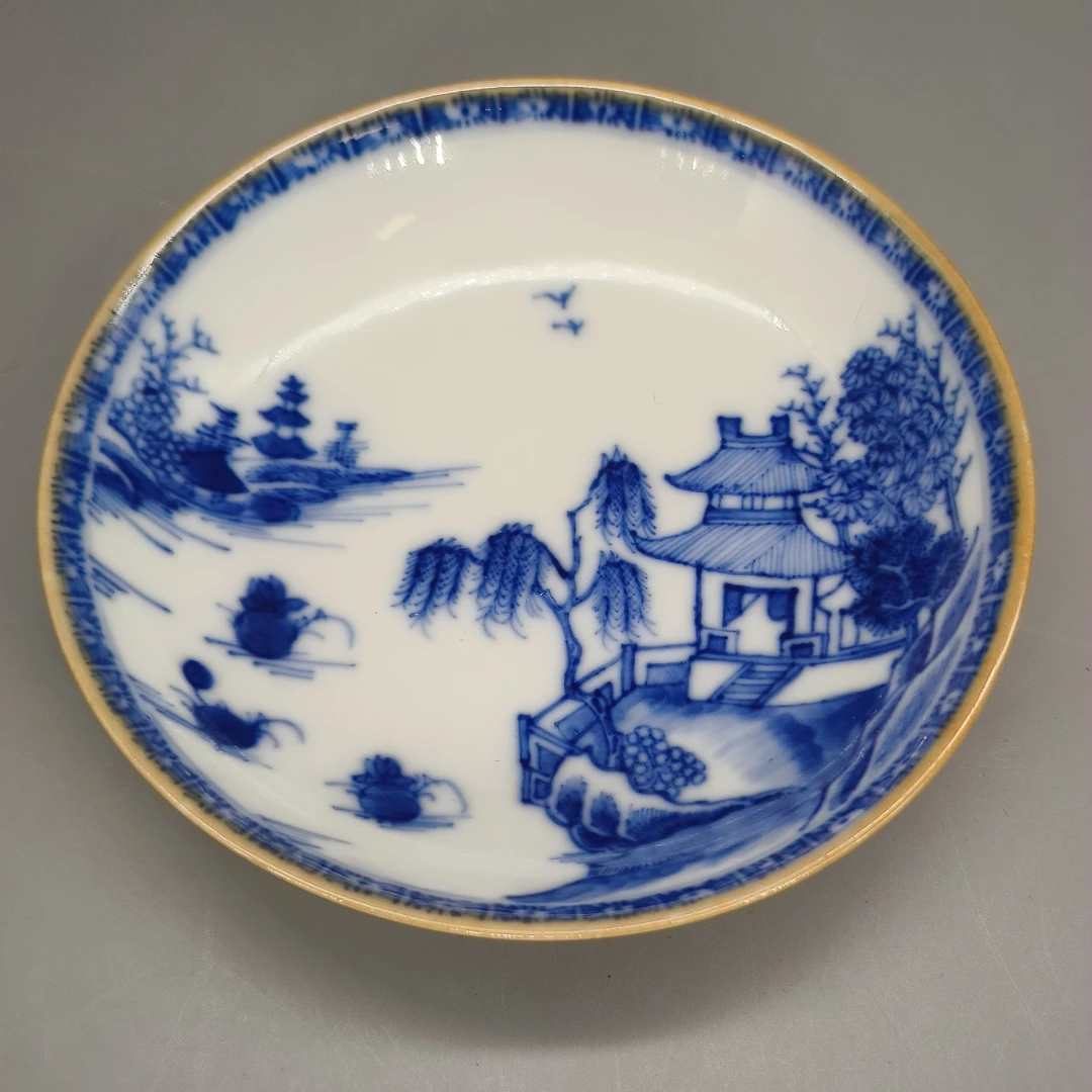 62501063*清乾隆青花庭院山水纹碟/瓷器六/江苏省文物总店