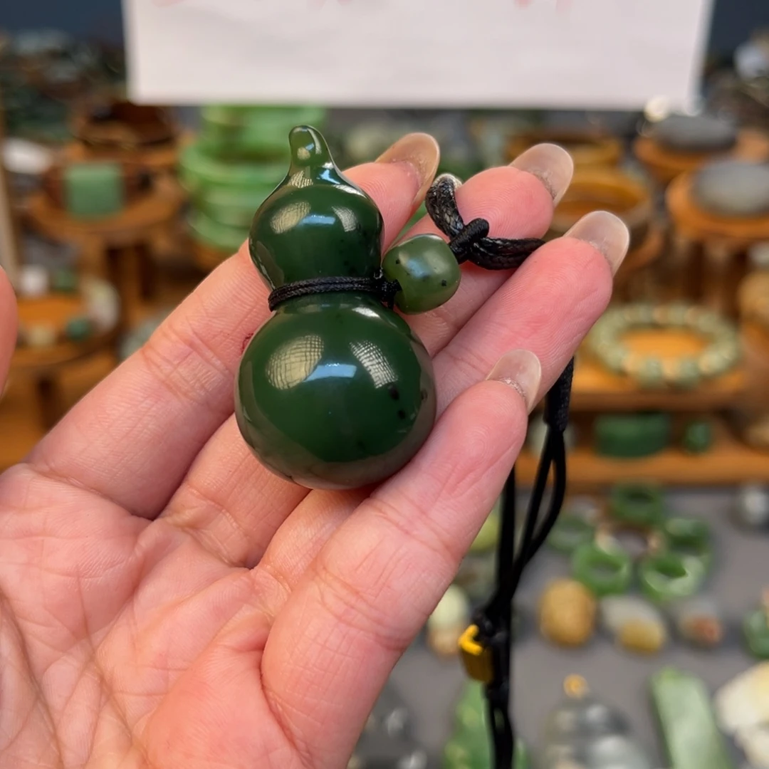 曾***爱和田玉（糖玉）未镶嵌颈饰