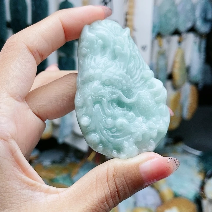 颈饰足铂镶嵌翡翠翡翠