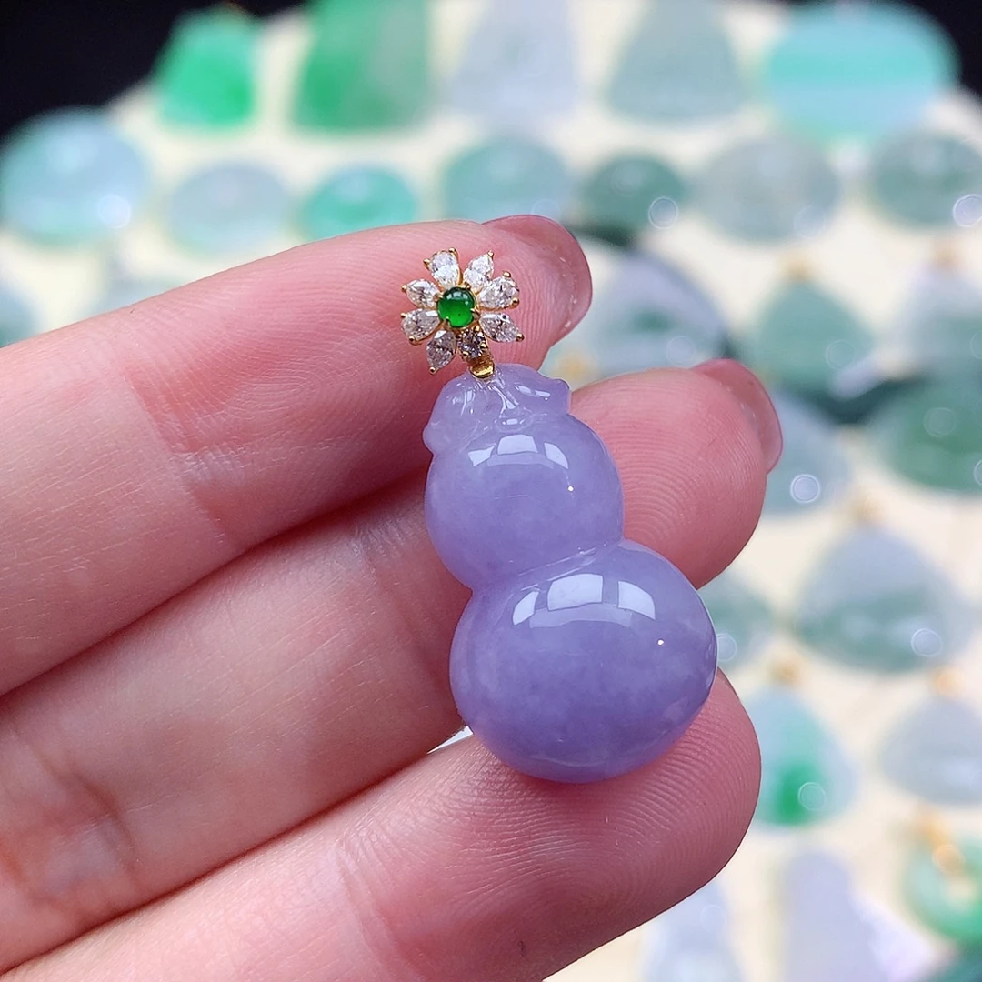 翡翠18K金镶嵌颈饰葫芦