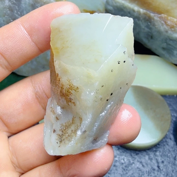 和田玉（糖玉）未镶嵌珠宝奇石