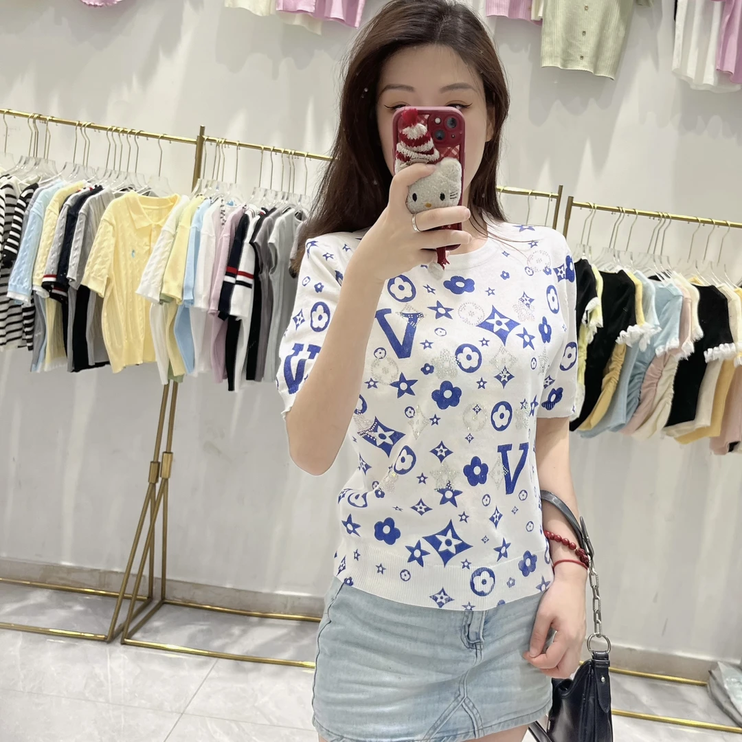 2025新款高级感满身提花字母图案烫钻圆领针织套头衫1015#