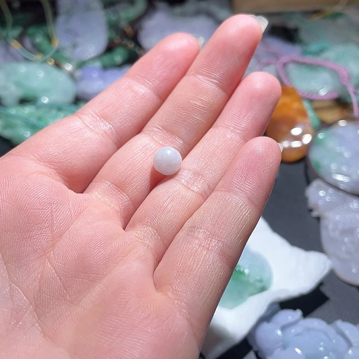 翡翠未镶嵌颈饰潋*