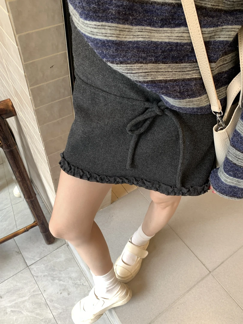 徐子 古早黑天鹅·韩系miu感灰色毛呢半裙木耳边刺绣短裙A字裙显瘦