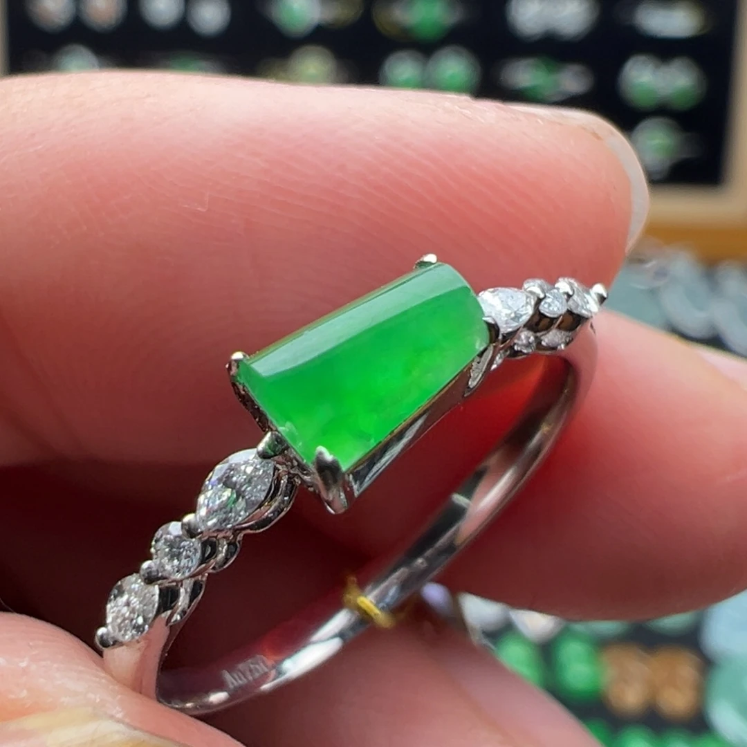 翡翠18K金镶嵌颈饰戒指