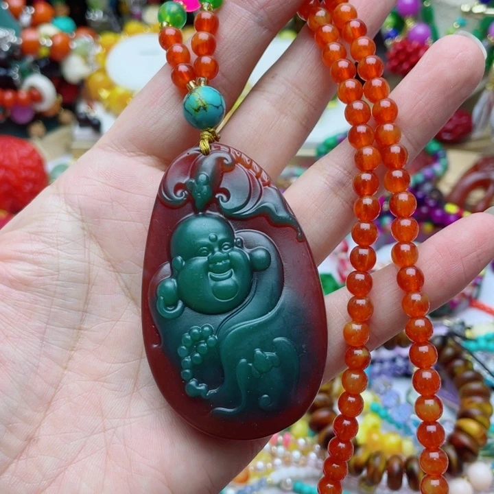 树脂制品88号龙血松毛衣链