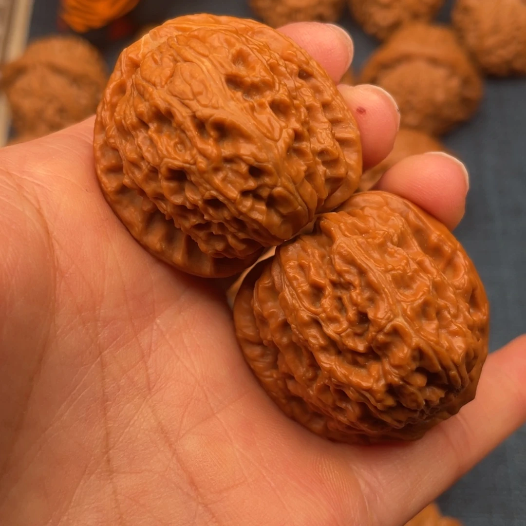 文玩核桃把件36全品正三角白