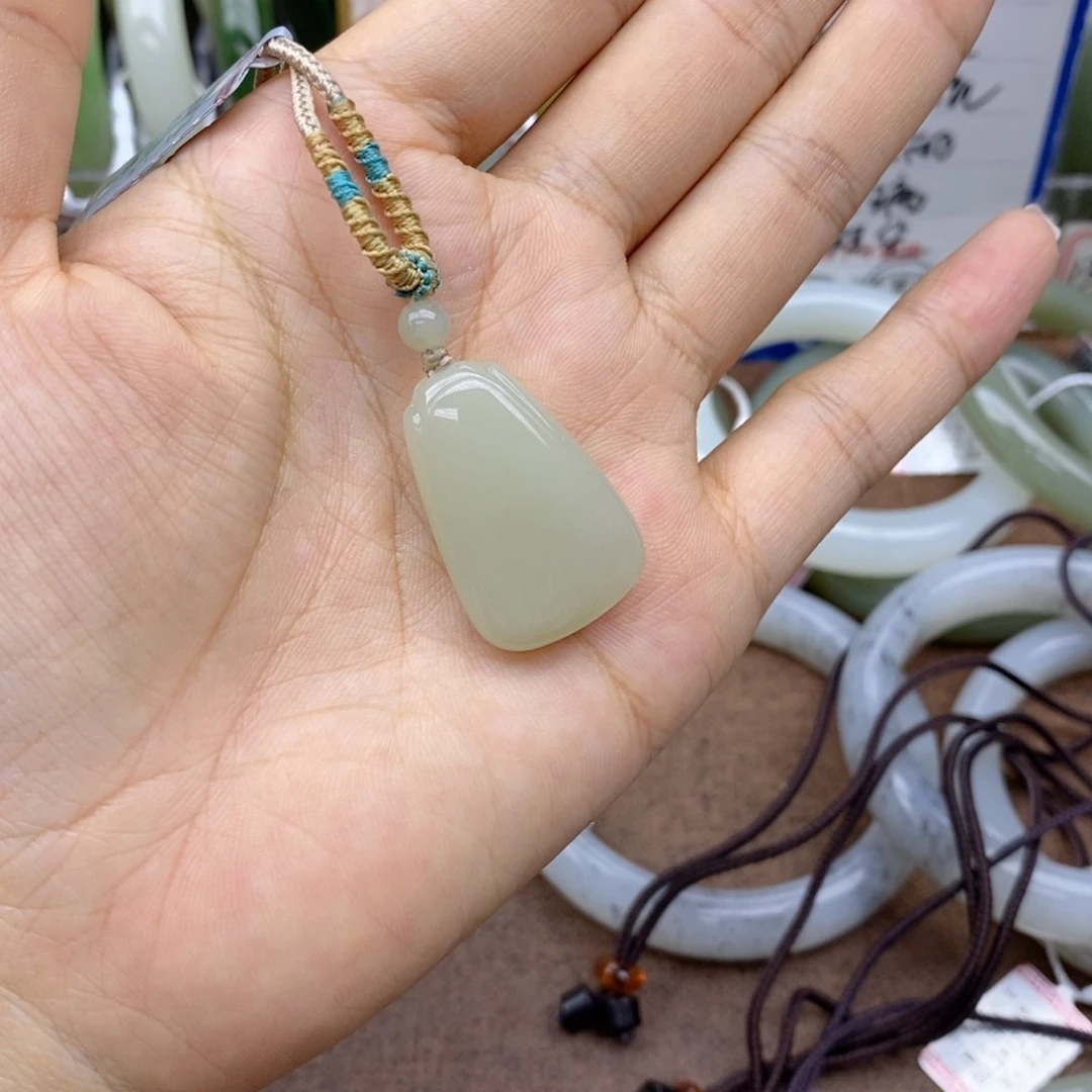 绿***荷和田玉未镶嵌吊坠(不含链)