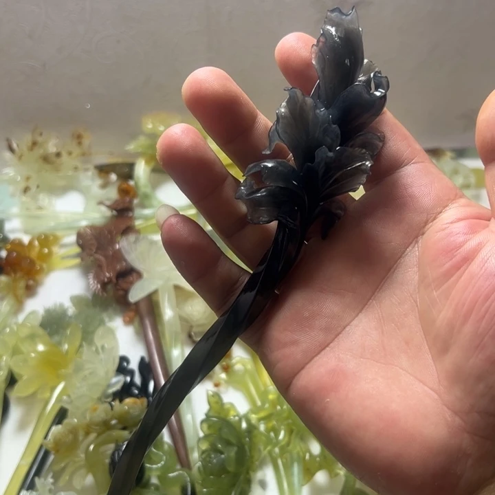 未***染定制蛇纹石玉毛货发饰