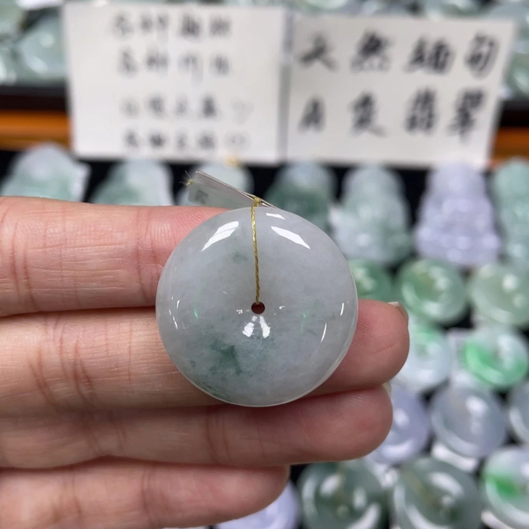 翡翠未镶嵌颈饰平安扣