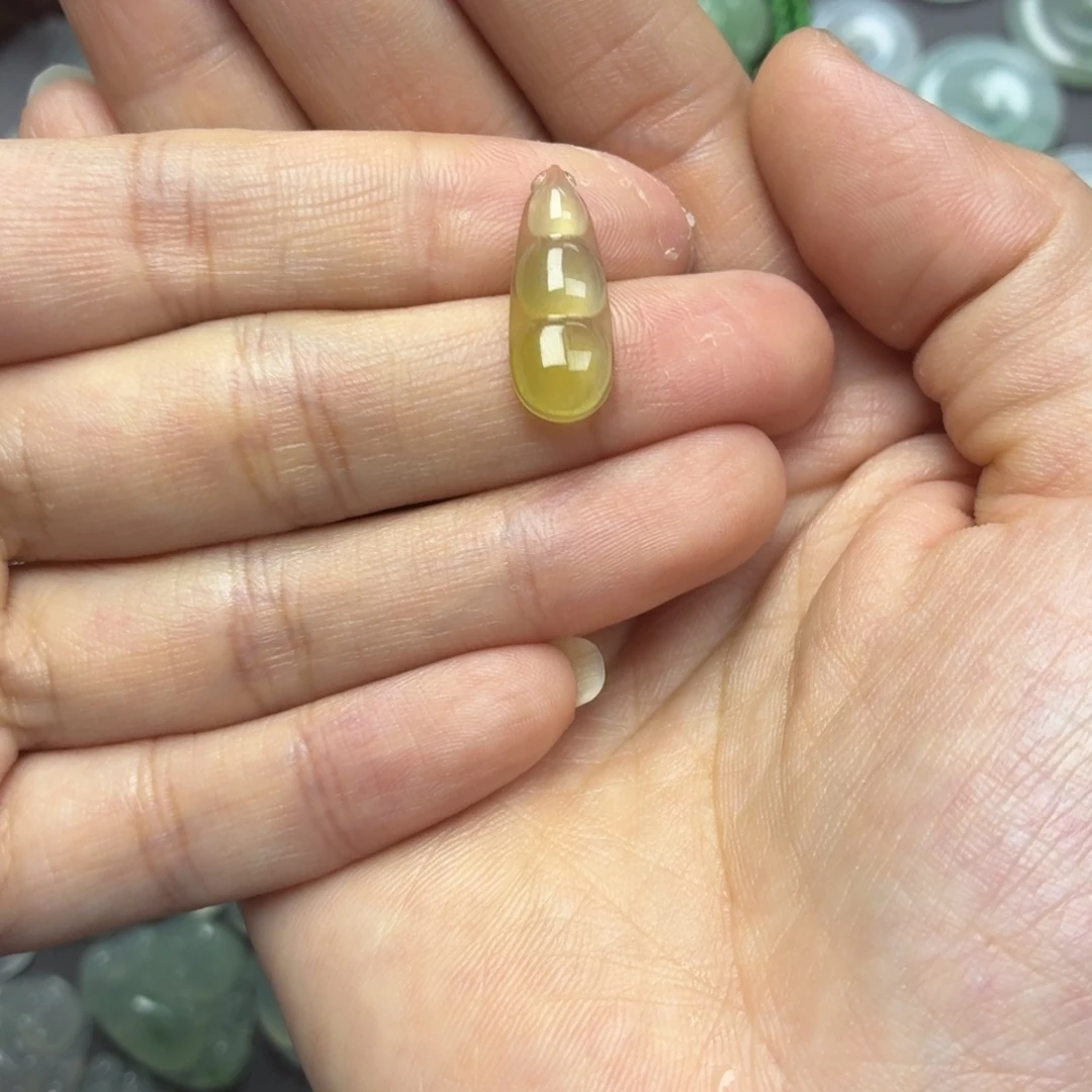 翡翠未镶嵌颈饰冰糖黄豆