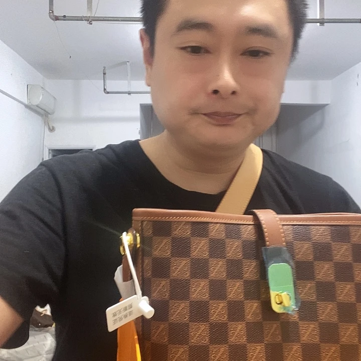 鳄鱼皮（革）犏牛皮（革）