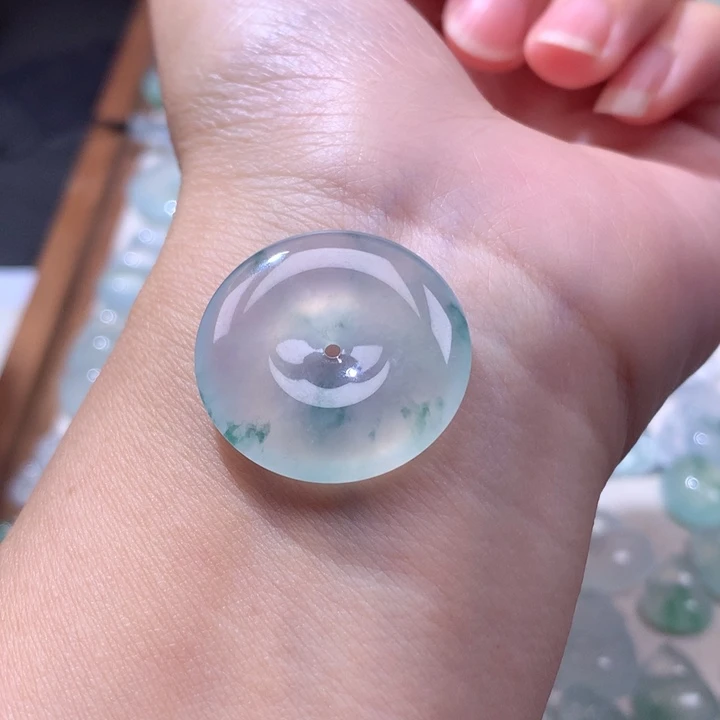 颈饰未镶嵌翡翠冰种飘花平安扣