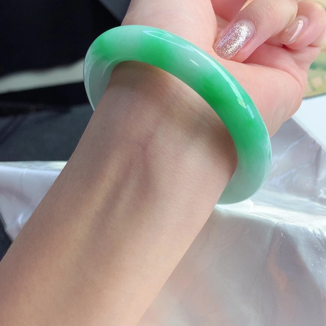 未镶嵌手镯翡翠天然A货翡翠56/57飘阳绿完美镯