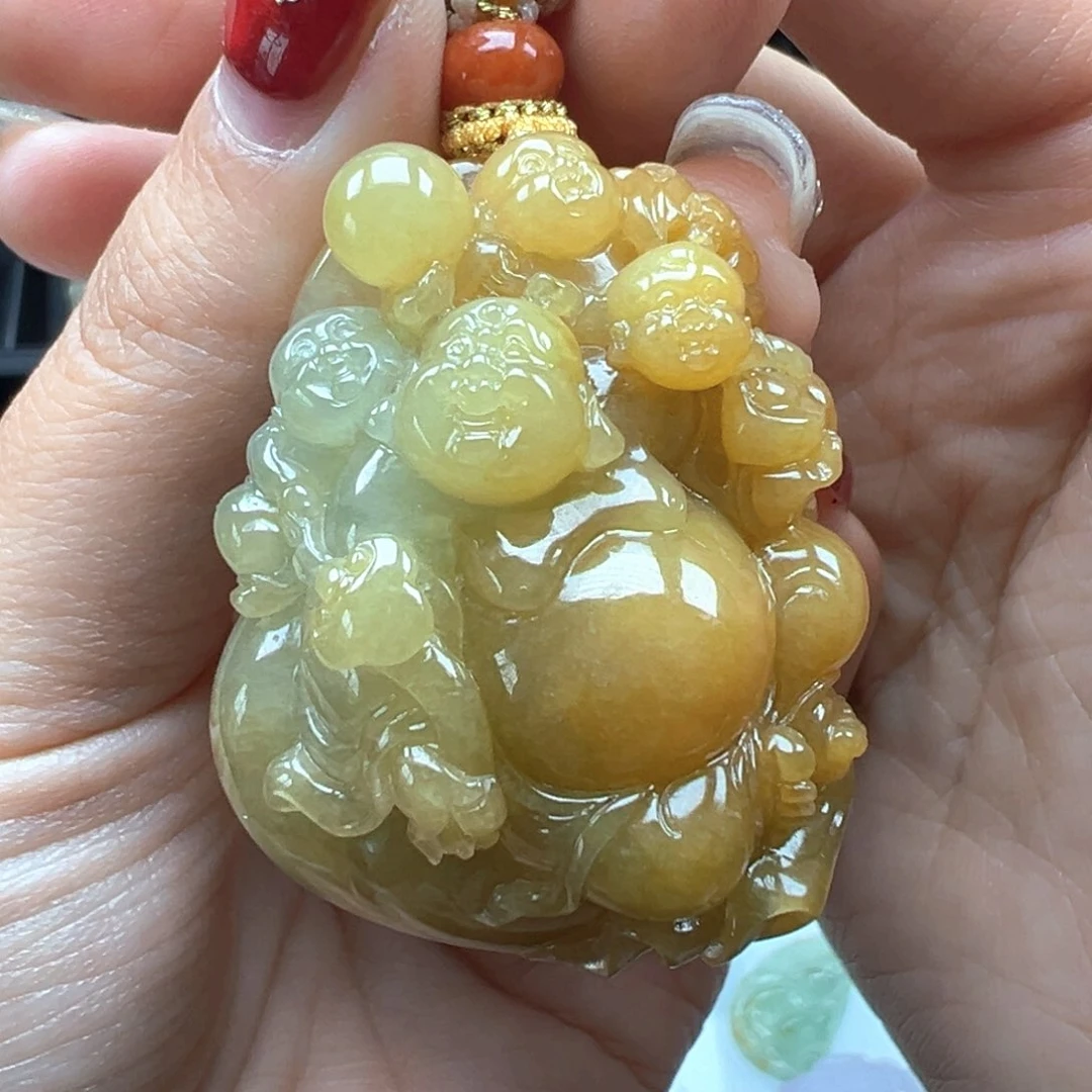 翡翠颈饰未镶嵌童子戏佛