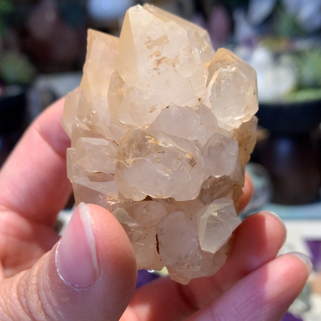 水晶手握未镶嵌黄泥骸骨水晶