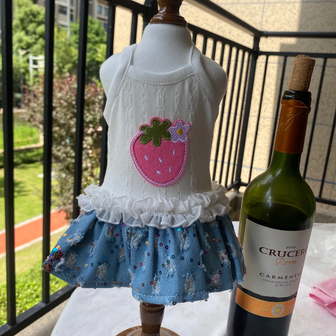 粉色宠物裙子可爱风适合春夏季节