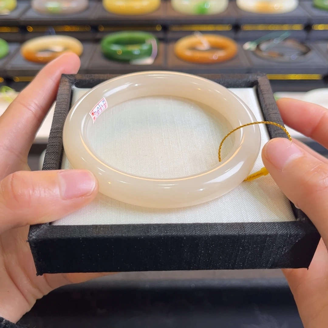 和田玉未镶嵌手镯59 60