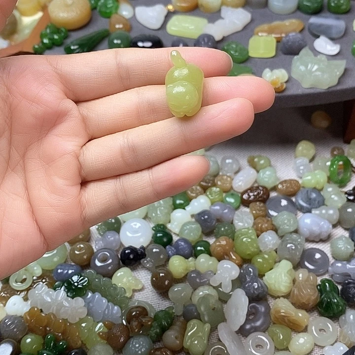 未镶嵌和田玉挂件貔貅