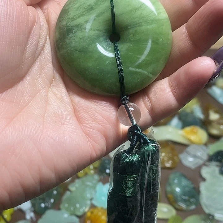 蛇纹石玉车挂未镶嵌