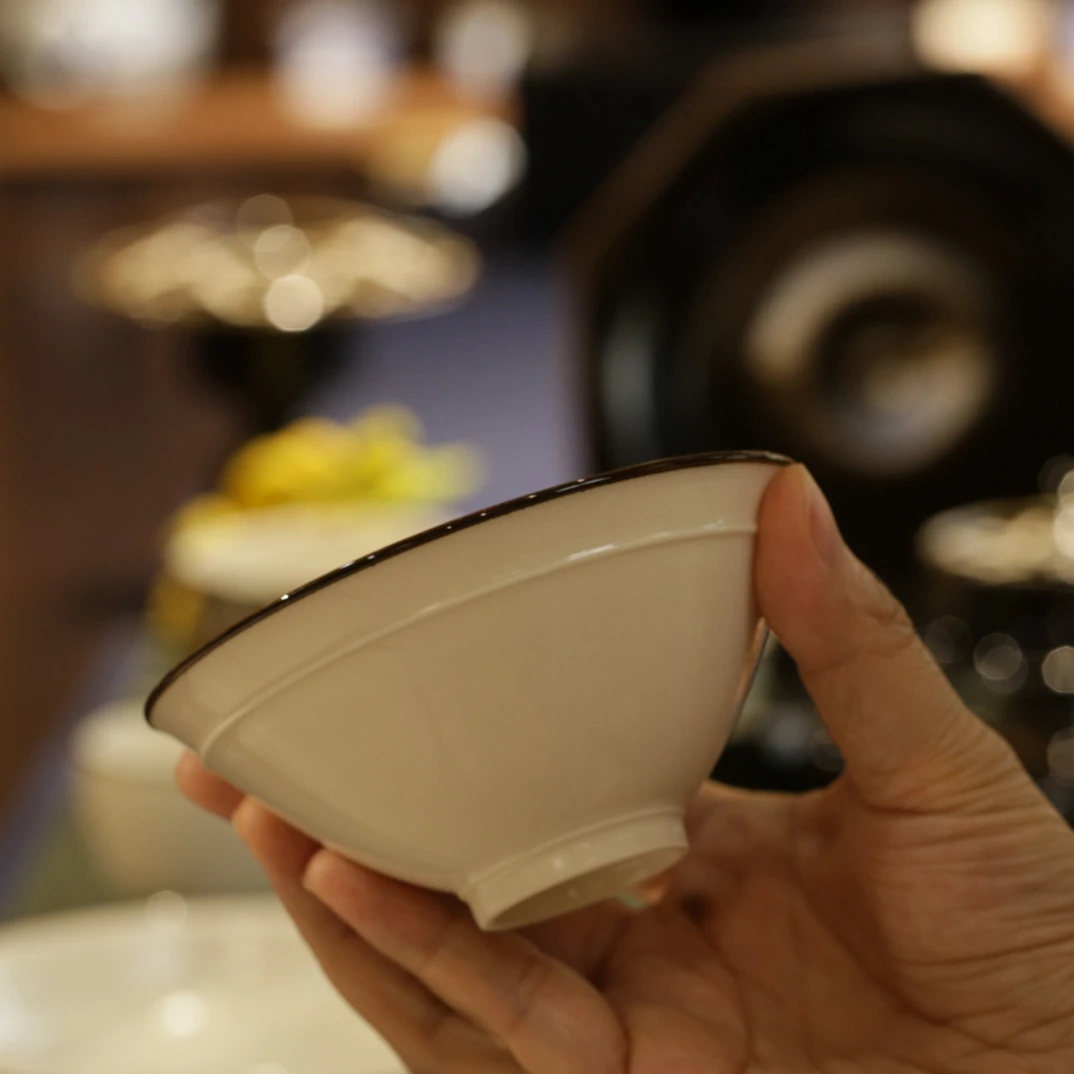 豆勇手作白釉划花莲纹斗笠盏