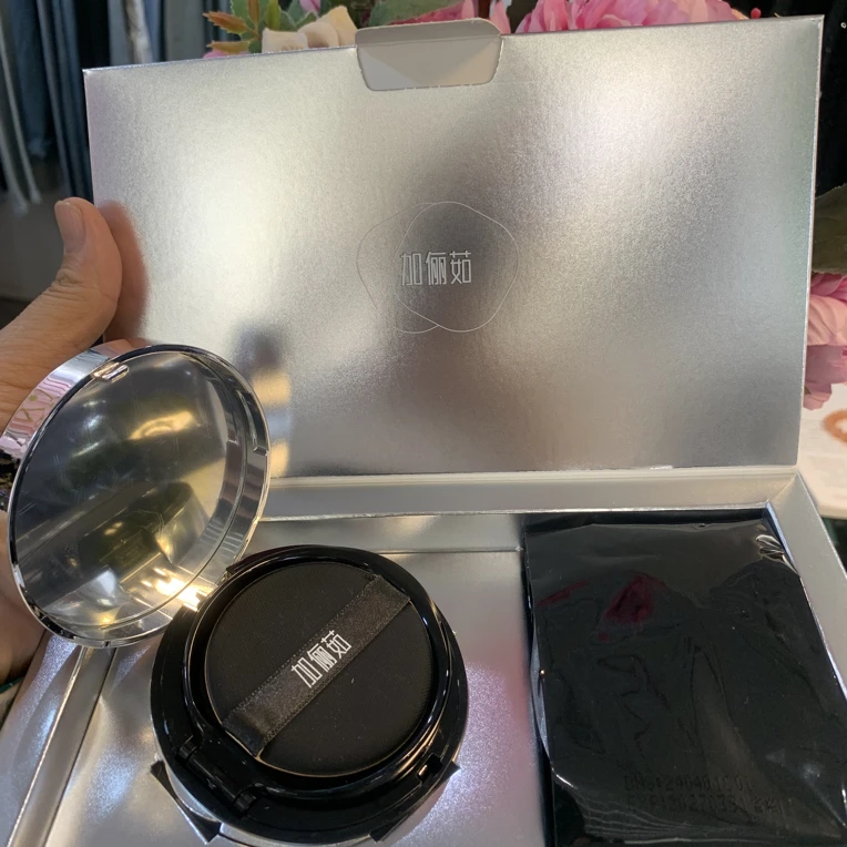 升级版绒雾气垫轻薄养肤亮肤持妆遮瑕适合敏感肌