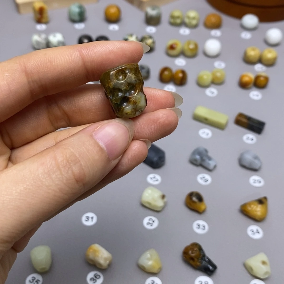 蛇纹石玉配饰合金山*