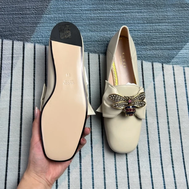 未使用 GUCCI/古驰 古驰奶白色蜜蜂平底鞋三五
