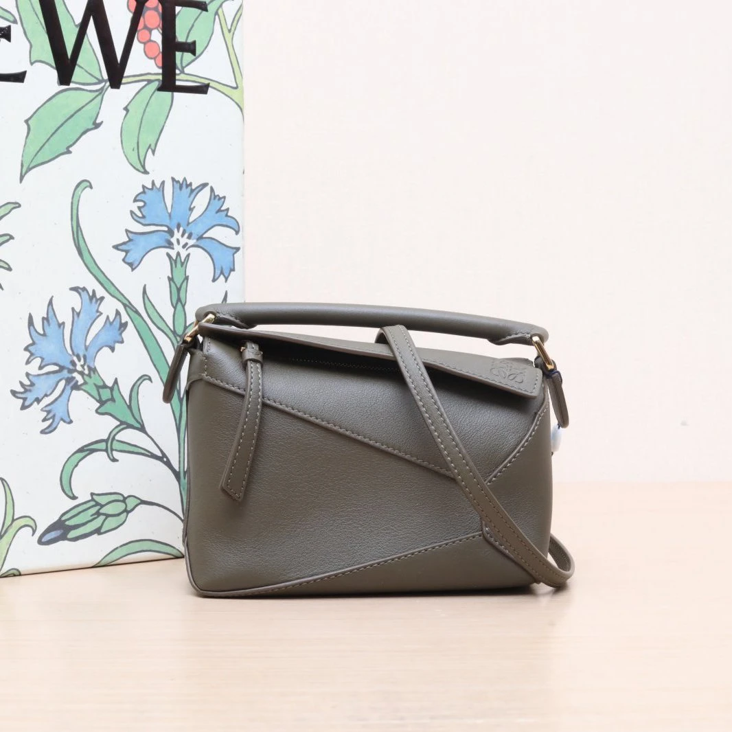 99新 LOEWE/罗意威 小花柳 Puzzle 18 几何包 橄榄绿 2024