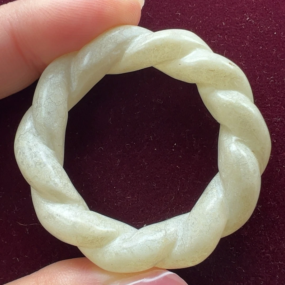 石英质玉未镶嵌颈饰