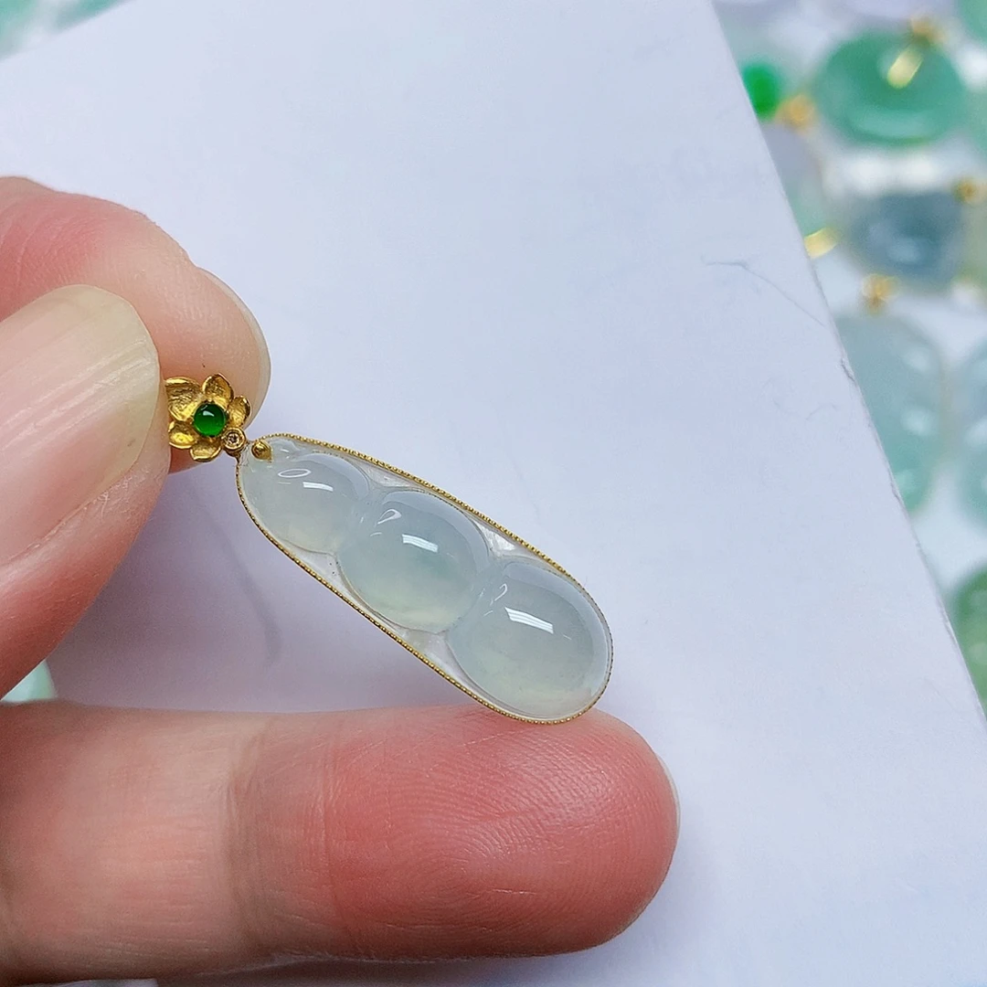 翡翠18K金镶嵌颈饰45667888